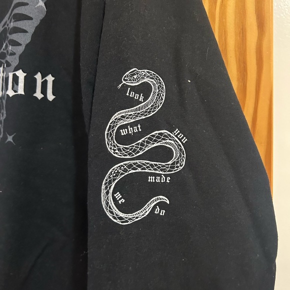 Taylor Swift Reputation Sweatshirt - Picture 2 of 4